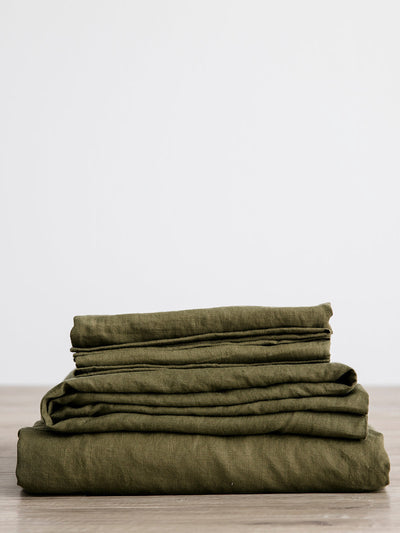Cultiver Olive linen sheet set with pillowcases at Collagerie