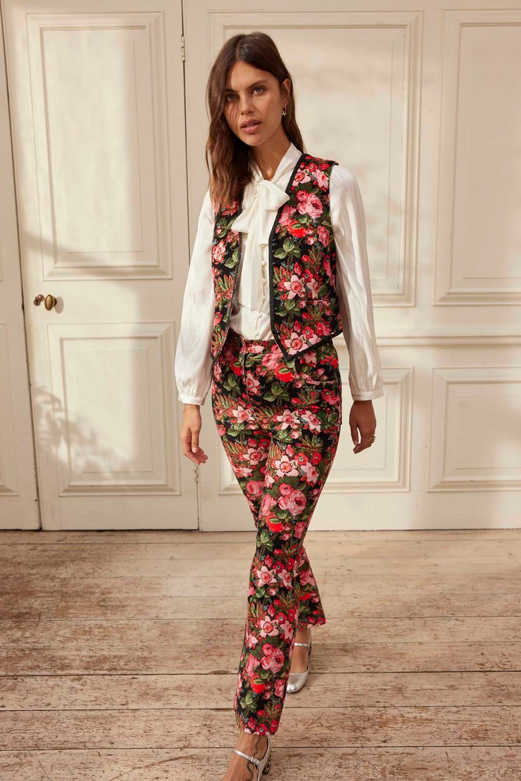 A wild bouquet of blush-hued winter roses scattered on a black background makes this romantic Yolke waistcoat a perfect Autumn accessory. Collagerie.com