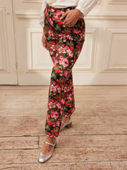 Flattering and versatile, these Yolke wild rose print trousers are a stand-out wear-alone piece, or can be matched for ultimate contemporary suiting. Collagerie.com
