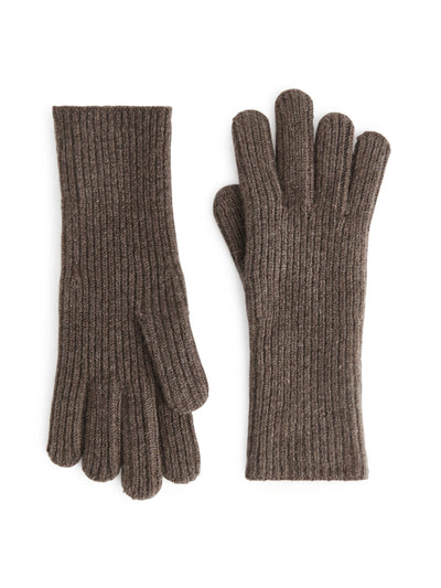 Arket Knitted cashmere gloves at Collagerie