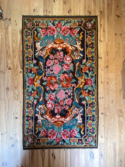 Bohemian Chic Interior Vintage rug at Collagerie