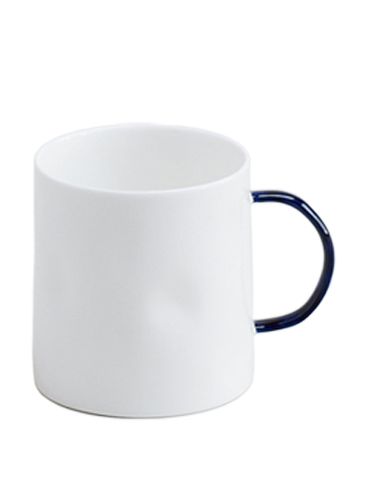 Delicate in appearance, durable in design, this The Sette mug is the perfect morning pick-me-up. Collagerie.com