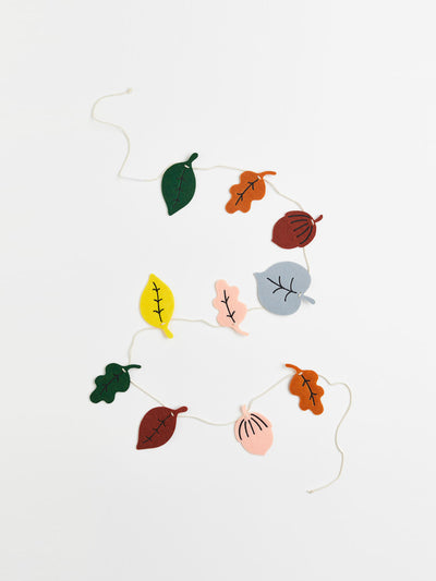 H&M Leaf and acorn felt garland at Collagerie