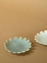Stoneware daisy dishes, set of two