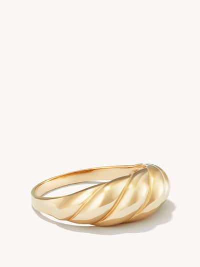 Mejuri Twisted gold ring at Collagerie